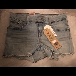 🆕 Levi’s “shortie shorts “